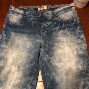 •Levi Capri jeans